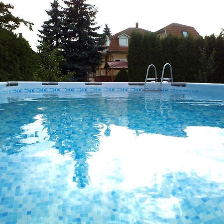 Anikó Apartmanház Balatonföldvár Exterior foto