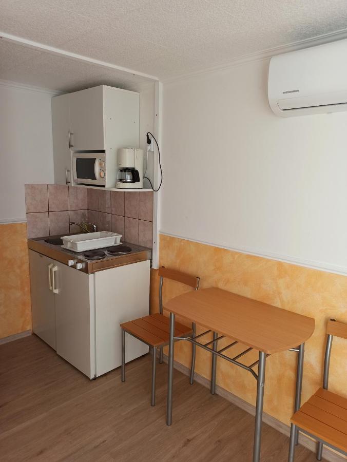 Anikó Apartmanház Balatonföldvár Exterior foto