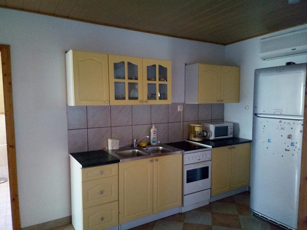 Anikó Apartmanház Balatonföldvár Exterior foto
