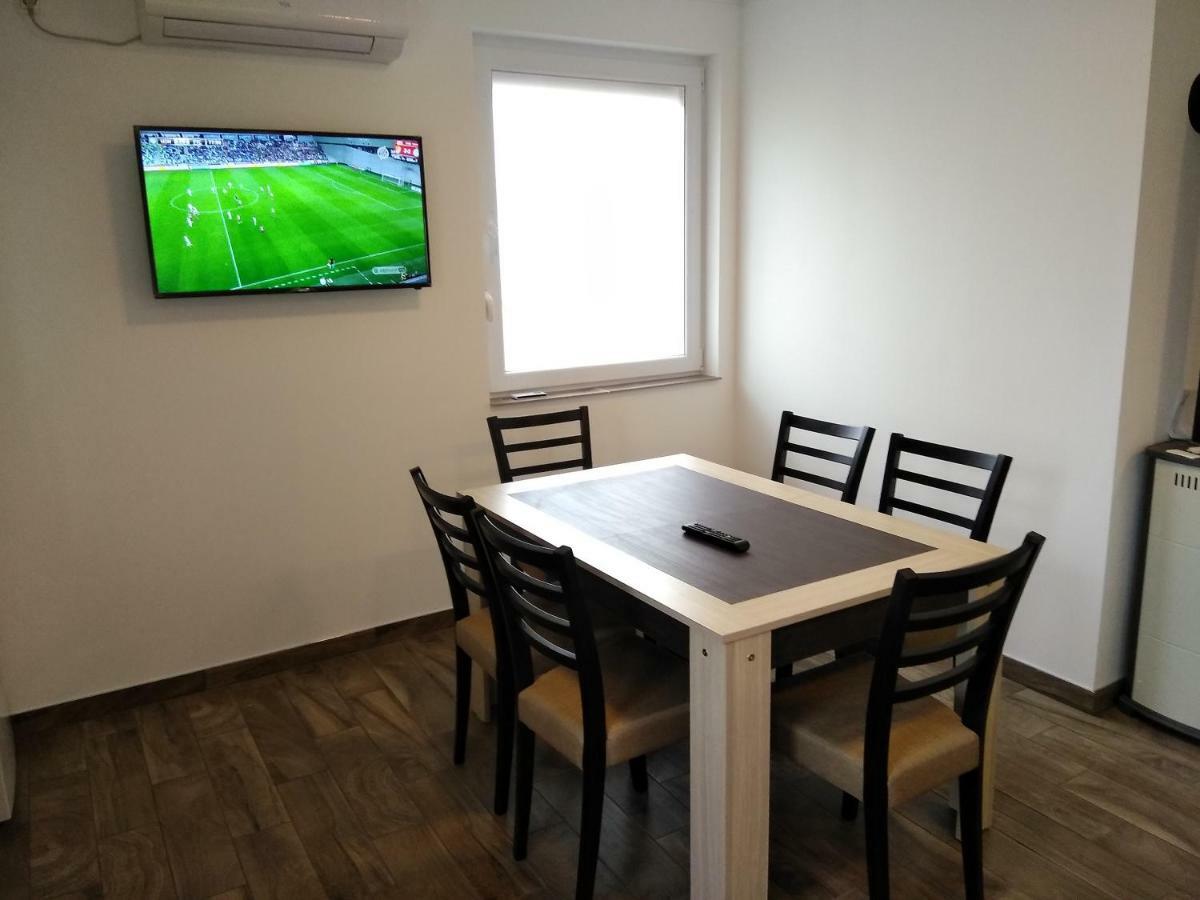 Anikó Apartmanház Balatonföldvár Exterior foto