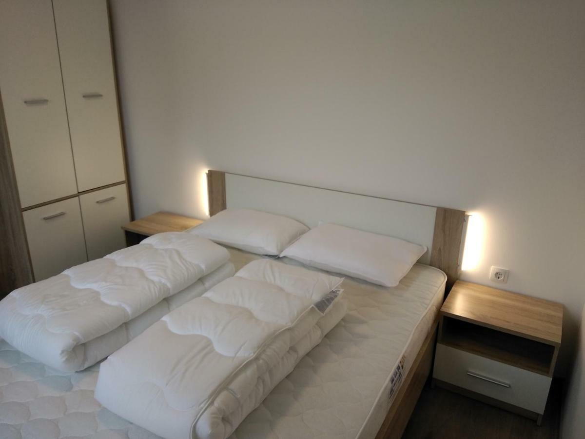 Anikó Apartmanház Balatonföldvár Exterior foto